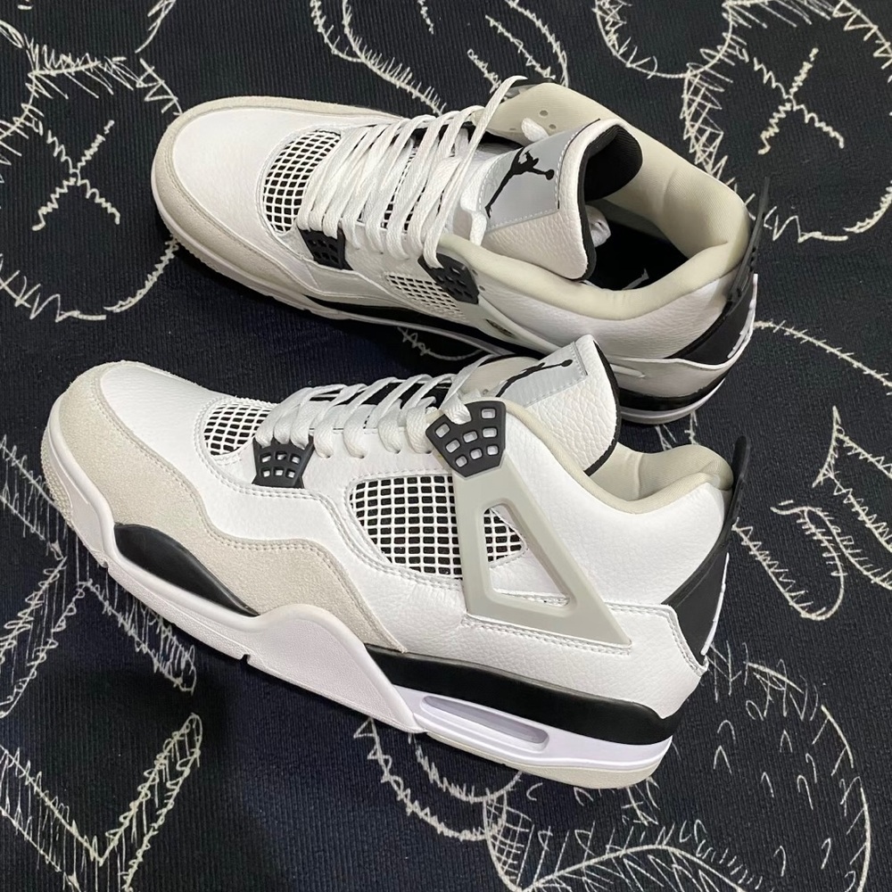 💫Air Jordan 4 Retro 'Military Black.